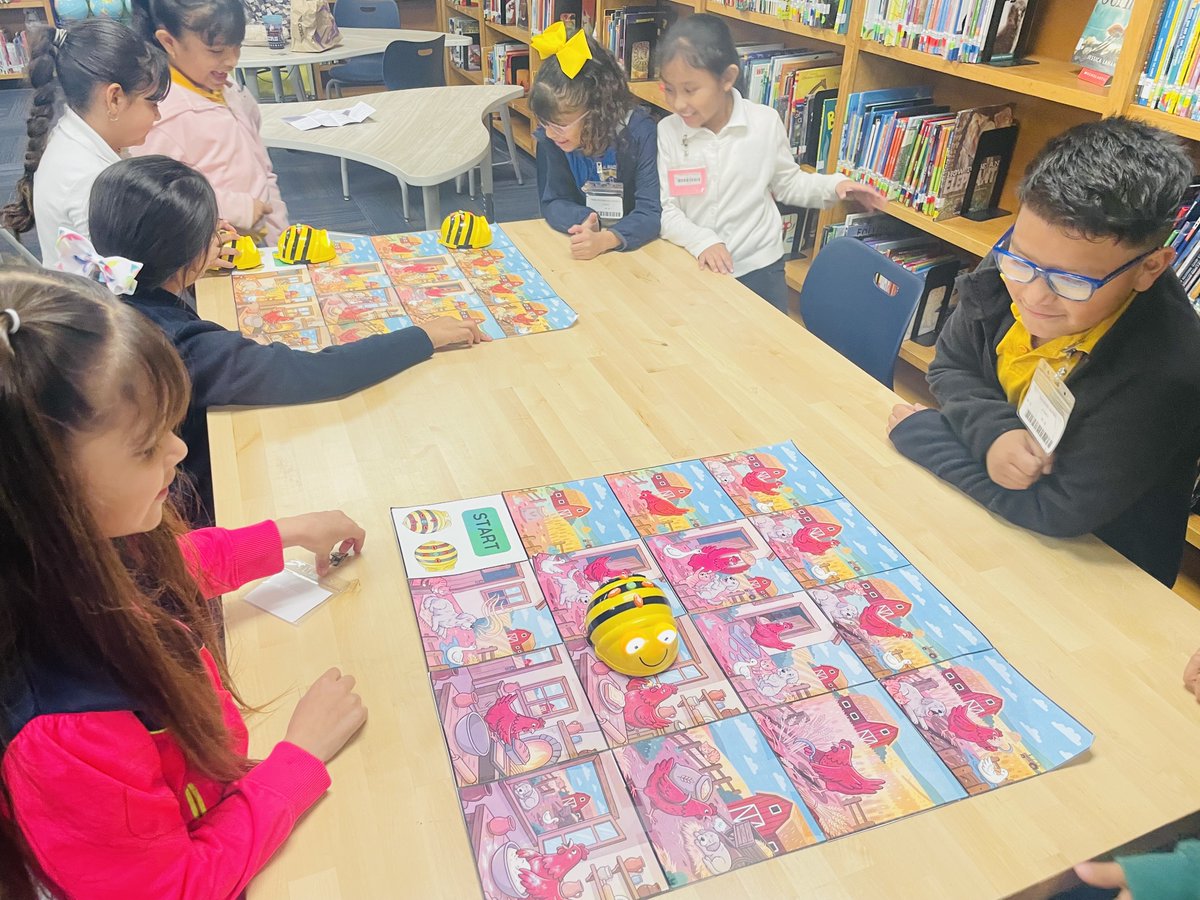 LibrarianLynn tweet media