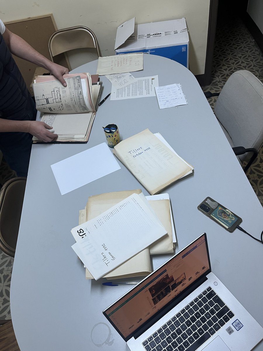 LaaauraValls's tweet photo. Dissabte 11, última conferència del 100ari! Veniu que estem passant moltes hores entre papers✨ https://t.co/dq1KEjkwGJ