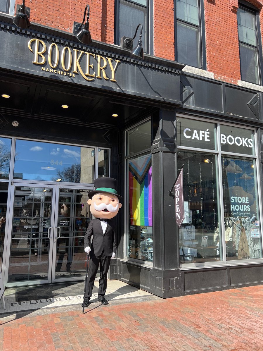 Do you know the Monopoly Man? 🎩

Meet him at the <a href="/BookeryMHT/">Bookery Manchester</a> next week 👀

Snap a pic + send in your ideas for a Manchester-themed #Monopoly board: Manchester@TopTrumps.com

📅 March 31 | ⏰ 12–2 PM

#ManchesterNH