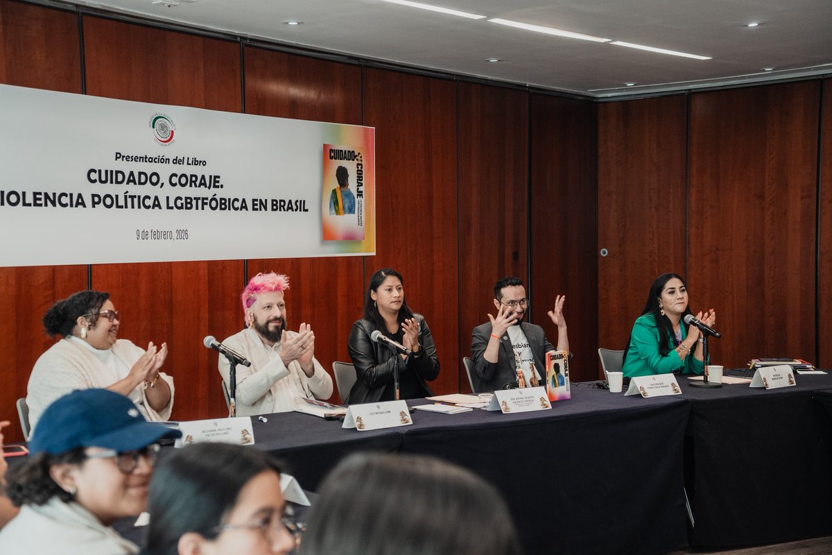 YaajMexico's tweet photo. 🎙️ El encuentro reunió a la propia Senadora @CelesteAscenci8 @senadomexicano; @GMohallem35783 y @AlcianaPaulino de @votelgbt; la Maestra Patricia Mireles Sosa @ppatososa; e @ivantagledurand de @yaajmexico, en una conversación que conectó las experiencias de Brasil y México desde una mirada regional.

📺 Revive la transmisión: https://t.co/g4XuFWgSR1