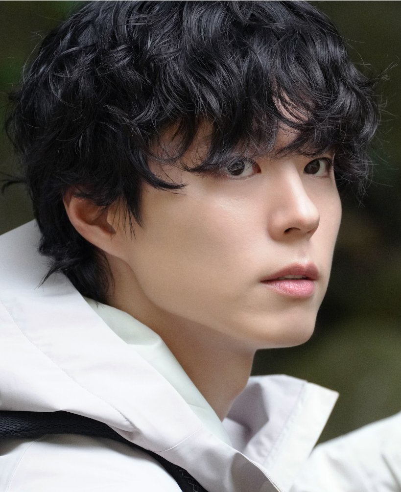 Wow, these two photos are so beautiful. One is sharp, the other so soft… <a href="/BOGUMMY/">박보검</a> is truly so multi-faceted :)
#ParkBoGumPoland #ParkBoGumEurope