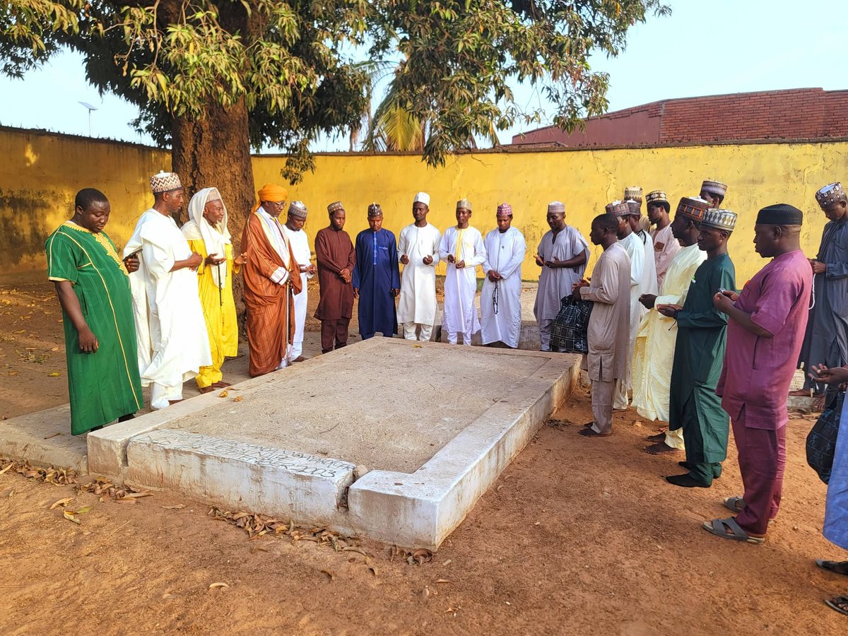 Maidiwanigroup's tweet photo. Alhamdu lillahi.
Ziyarar Raudar Sarki Umaru Sanda Majigi Palace Bida Idayako da Ka Kanninsa Allah ya Rahamshesu
Yau Litinin, 30/03/2026 https://t.co/mwAtVnMGJm