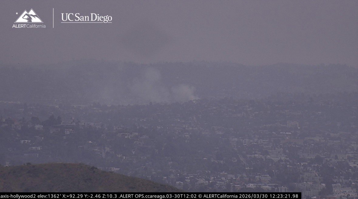 CodeThreeNews's tweet image. 🔥Smoke seen in the #Glendale area is a brush fire near the 5FWY/2FWY interchange. Fire is approximately 0.75 acres, with a moderate rate of spread, with no structures threatened. This fire has been dubbed the “Glendale Fire”