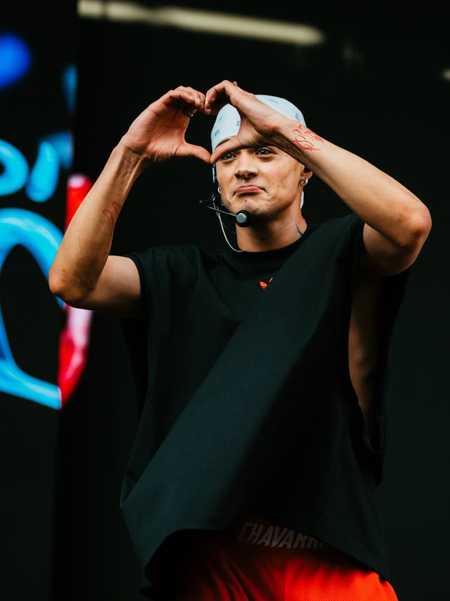 aledrew loops tweet media