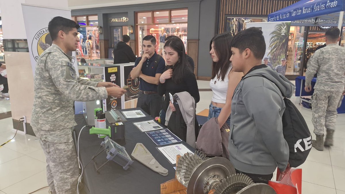 Fuerza Aérea de Chile tweet media