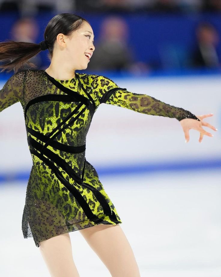 Daily Figure Skating Costumes tweet media