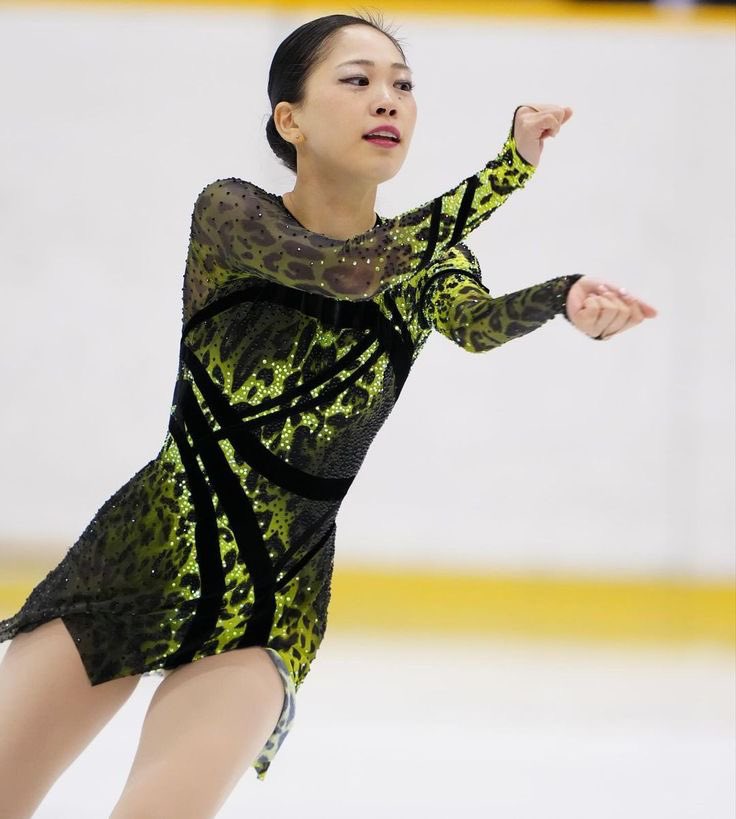Daily Figure Skating Costumes tweet media