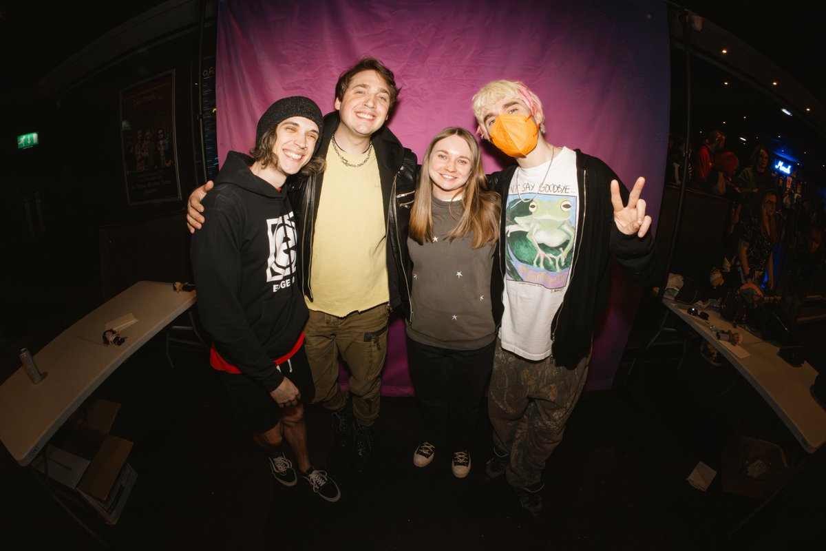 amychenery_'s tweet photo. Hard launching being a part of the parx fandom at my age https://t.co/QwSSGsJDpV
