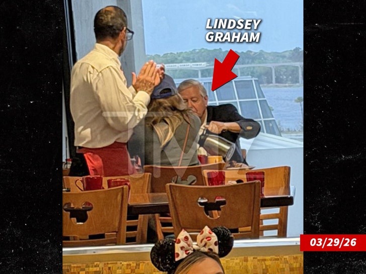 TMZ tweet media