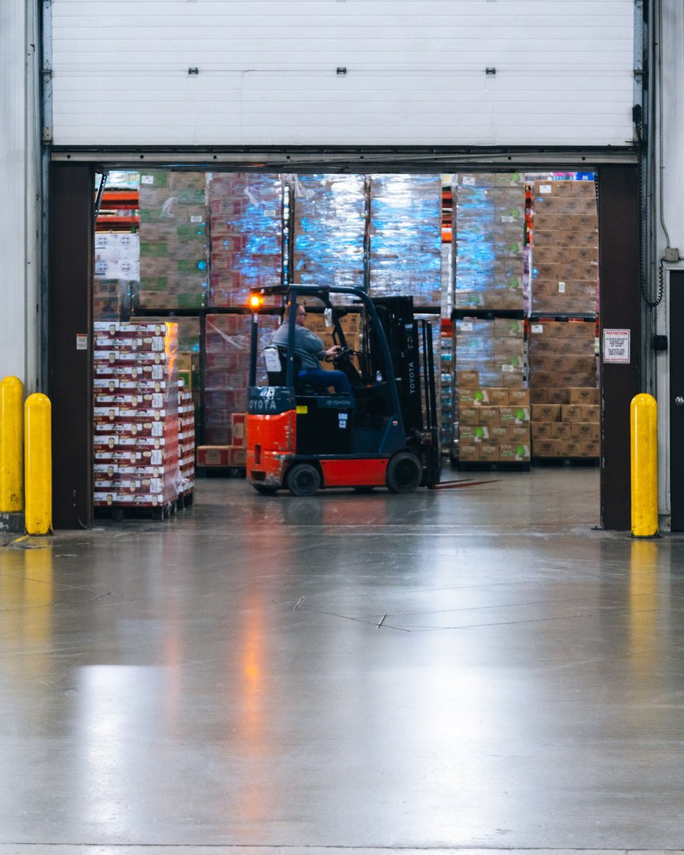 Eagle_Knoxville's tweet image. Keeping Knoxville stocked! 🍊📦 #eagle #beverage #distribution #knoxdrinks