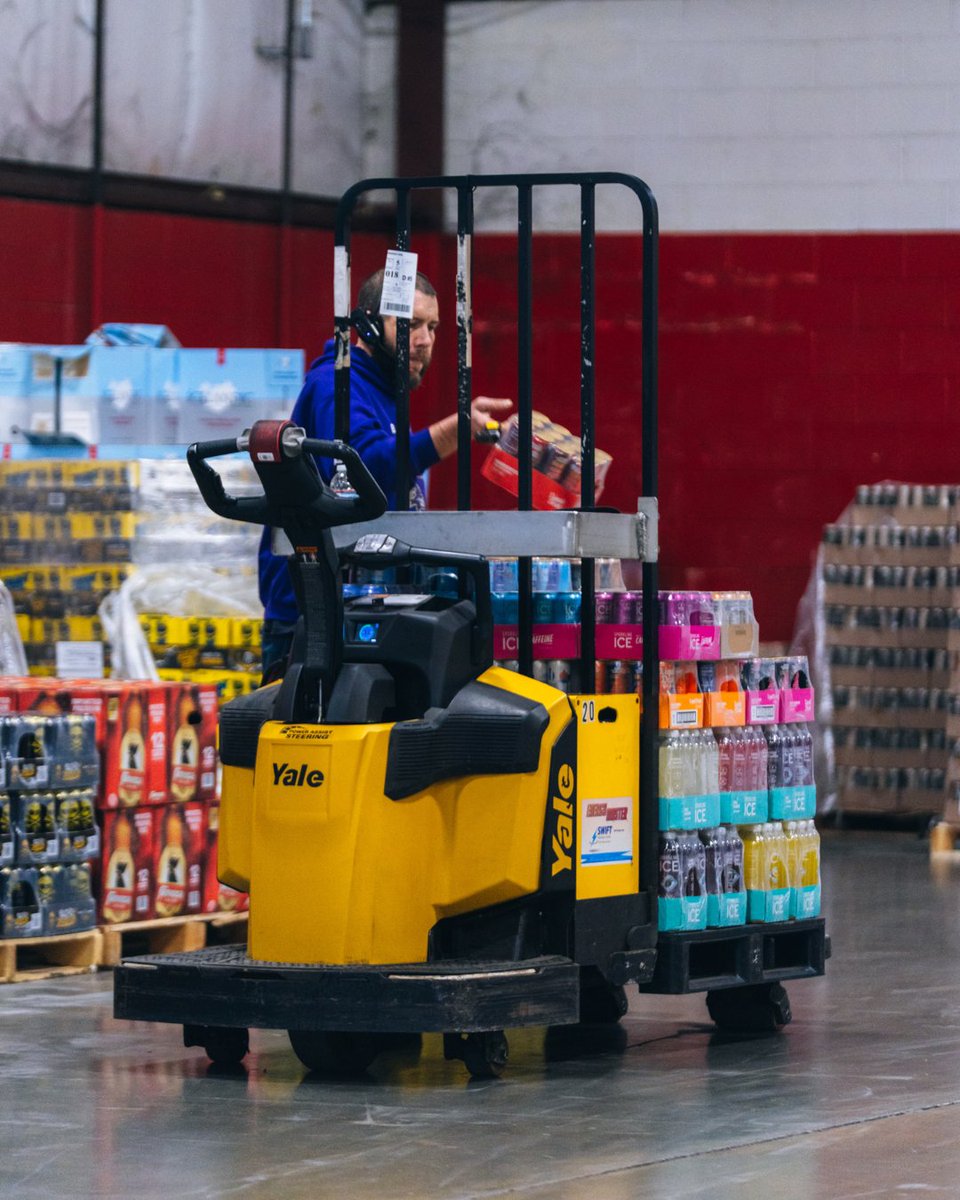 Eagle_Knoxville's tweet image. Keeping Knoxville stocked! 🍊📦 #eagle #beverage #distribution #knoxdrinks