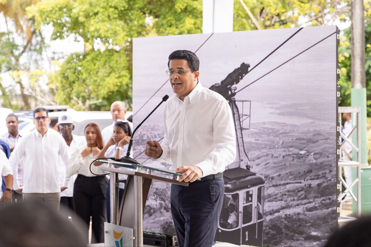 irodriguezduran's tweet photo. Junto a los ministros @JosePaliza y @DavidColladoM en la presentación de la nueva estructura del teleférico que se instalará en Puerto Plata, esta infraestructura representa futuro, fortalecimiento del turismo y una apuesta decidida del gobierno del presidente, @LuisAbinader, por el crecimiento sostenible de nuestra provincia.🚠🇩🇴
