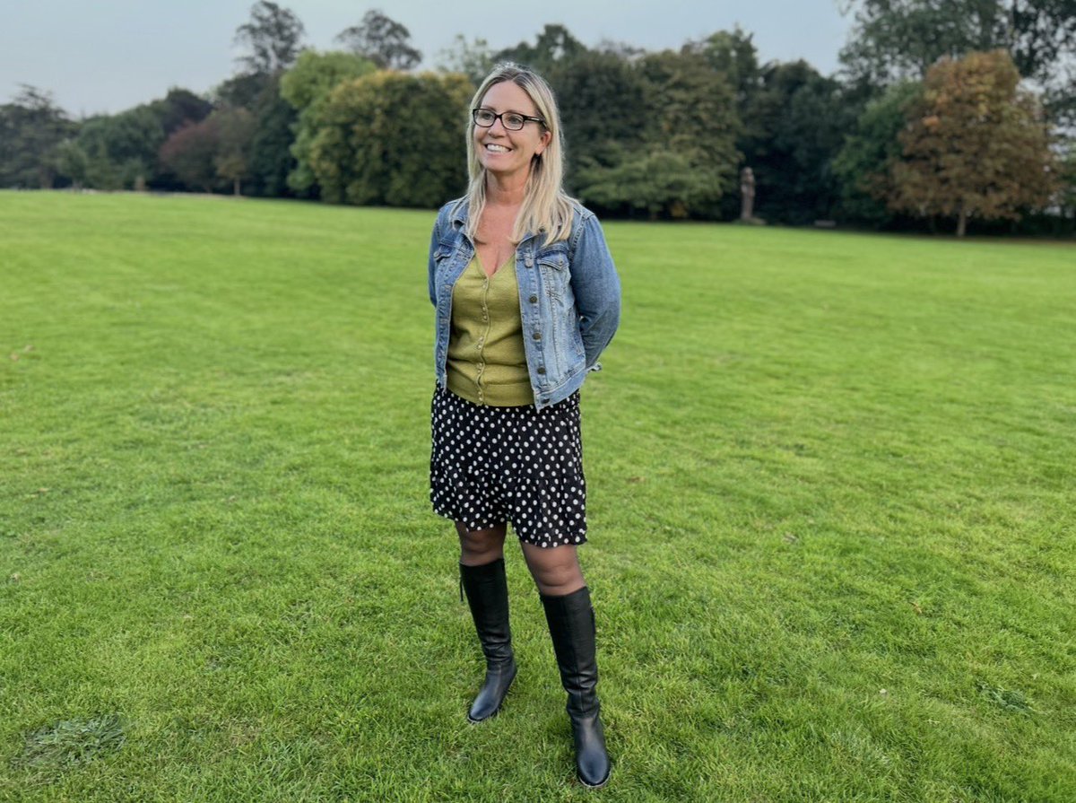 smokeyplaces20's tweet image. Out for a walk with my little dog this afternoon 🐶❤️

Cute flippy skirt, green top, denim jacket, knee-high boots and of course tights ✨
What do you think of the outfit?

More at foxygeekgirl.com

#DogWalkVibes #OOTDToday #CasualStyle #TightsAndBoots #UKStyle