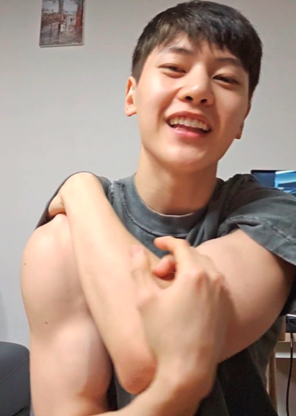 About Music tweet media