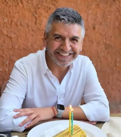 CARERAJA:

Ricardo Figueroa siempre trabajó en el Aparato Público con sueldos sobre los 4 millones, hoy es Delegado Presidencial Provincial de Los Andes y es uno de los mayores Deudores Del CAE con más de 40 millones de pesos, es decir, prácticamente nunca pagó

UN DELINCUENTE!!