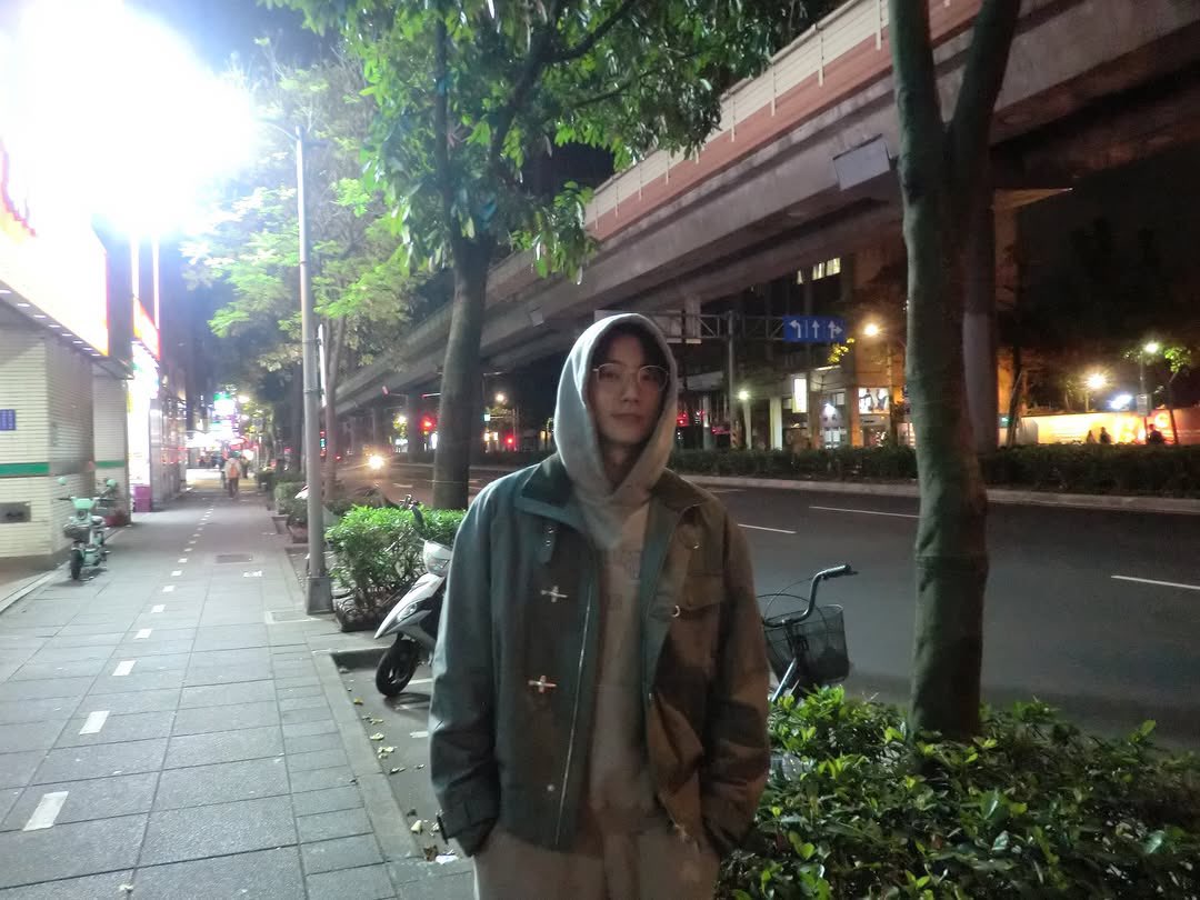 똥개 트위터도 그렇고 요즘 대만 팬미 사진 정리하나? 대만 찬이 보니까 일찍 깼지만 하나도 안 피곤하고 여행 또 가고싶어😌