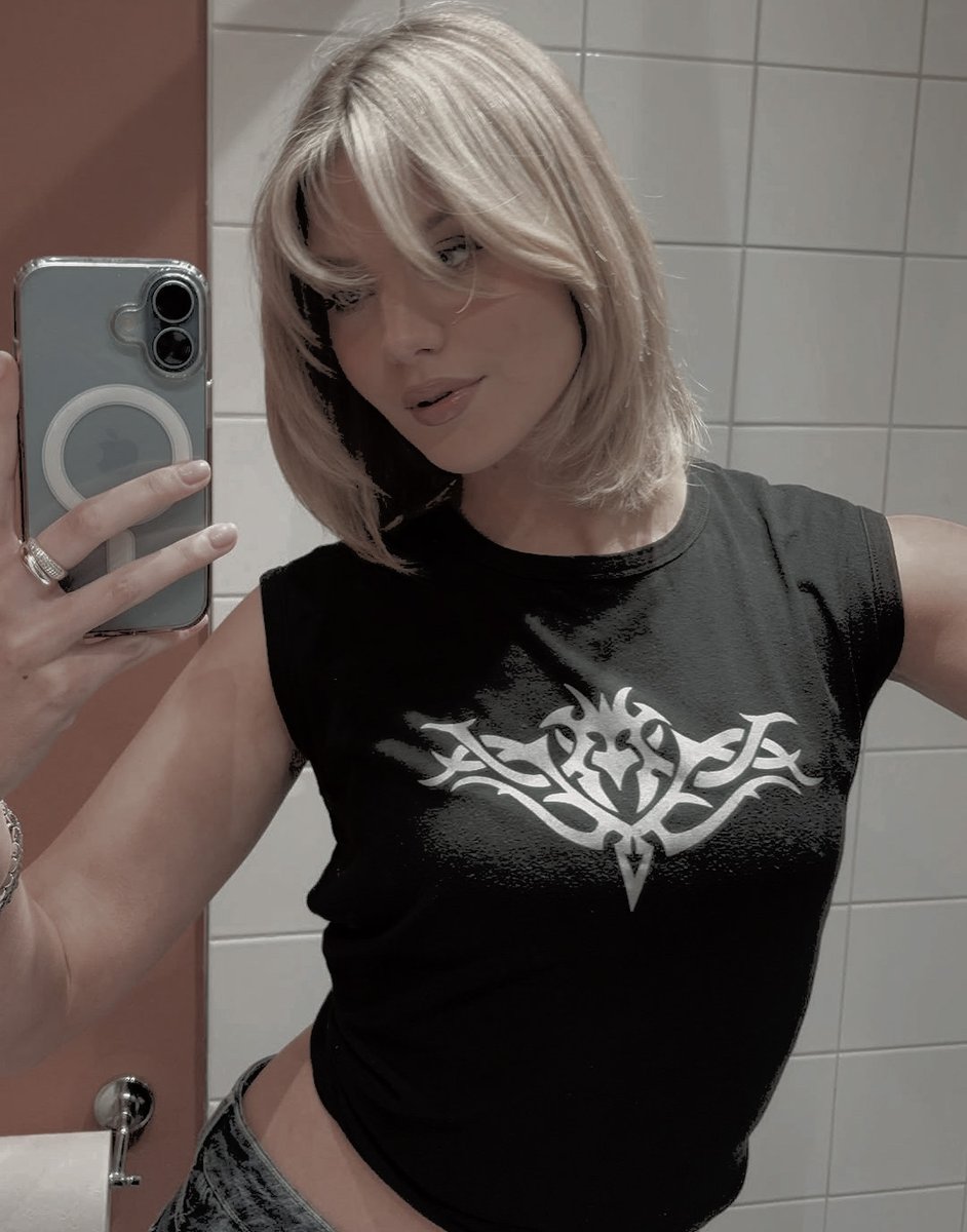 ᅟ 𝖺𝗇𝗇𝖾 𝗐𝗒𝗇𝗇. tweet media