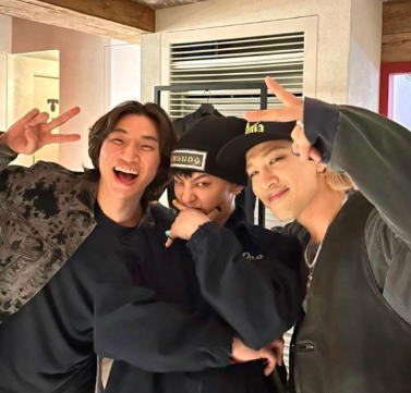 About Music tweet media