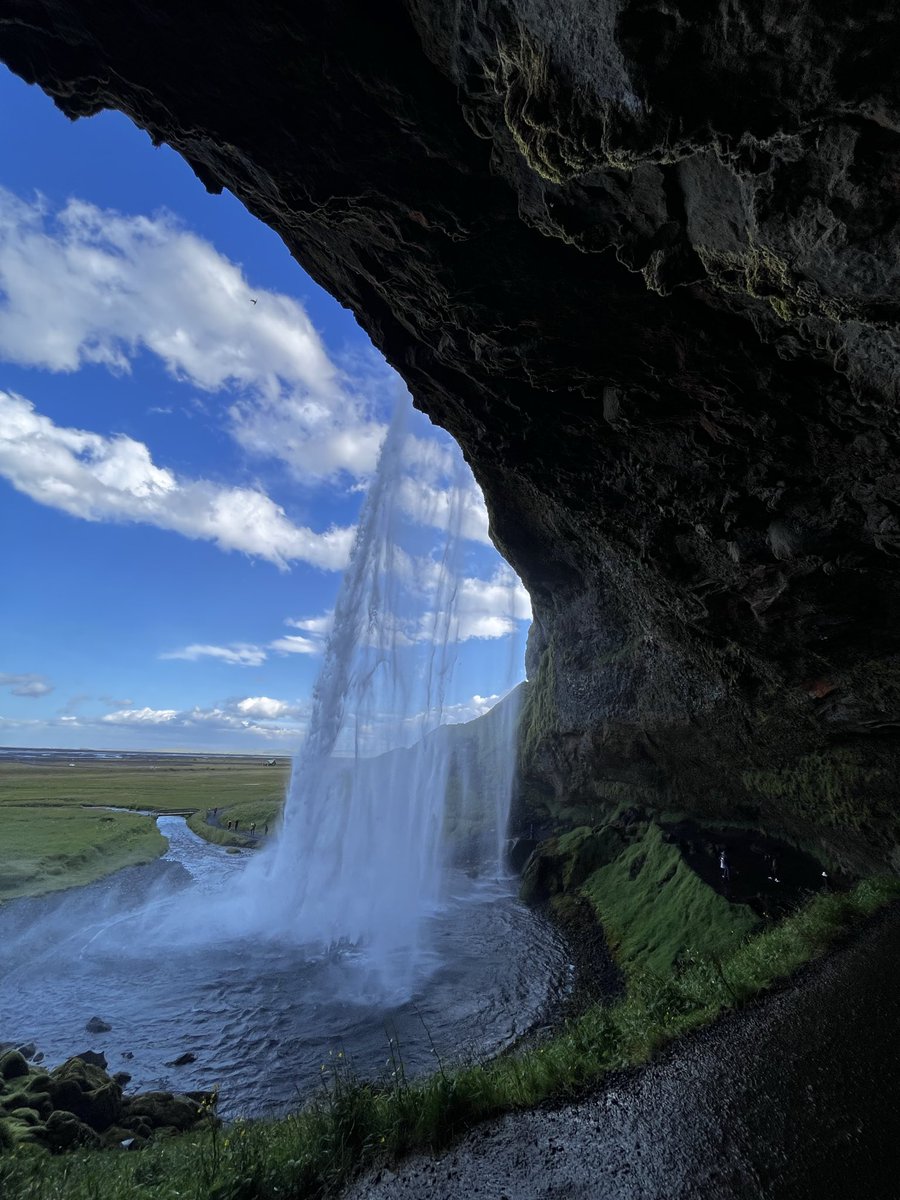Dakotamommi's tweet photo. #falls #iceland #nature #roadtrip https://t.co/S6f2NApg9G