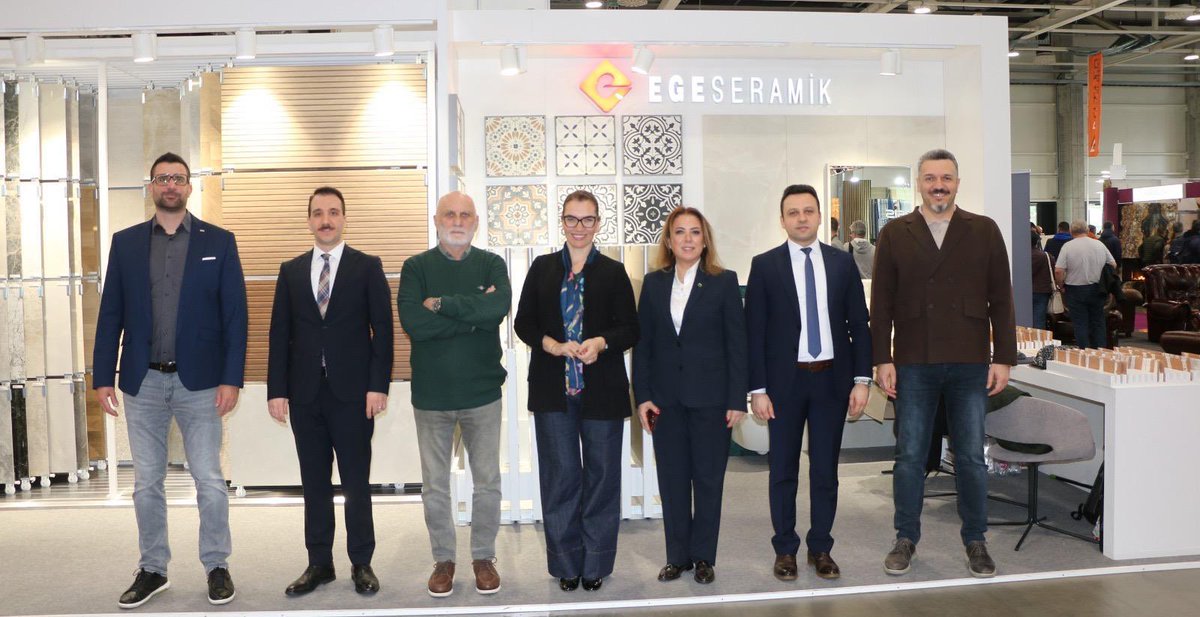 TC_BudapesteBE's tweet photo. Orta ve Doğu Avrupa'nın en büyük uluslararası yapı ve inşaat sektörü fuarlarından #Construma’da yer alan firmalarımızın standlarını Ticaret Müşavirimizle birlikte ziyaret ettik.
🇹🇷🇭🇺
@ticaret
@Ege_Seramik
.
.
Kereskedelmi tanácsosainkkal együtt meglátogattuk a #Construmán, Közép- és Kelet-Európa egyik legnagyobb nemzetközi építőipari expóján részt vevő vállalataink standjait.
🇹🇷🇭🇺