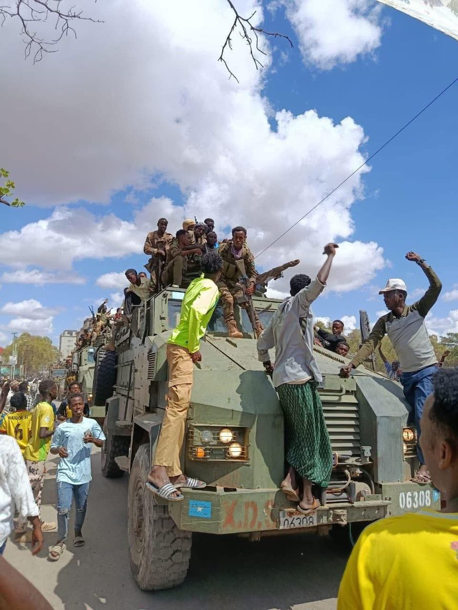 MEECH 🇸🇴 tweet media