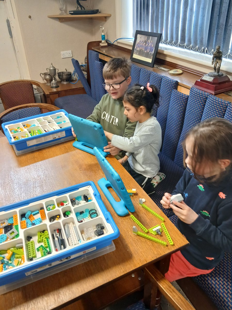 IzwizRobotics's tweet photo. Great start to the Easter holidays today with a couple of workshops in Huddersfield in collaboration with Laura from @LoveScienceHQ. Children created their own algorithms and learnt all about the importance of sequencing when programming the spy bots.  Great work everyone! https://t.co/IPEMsF2G3K