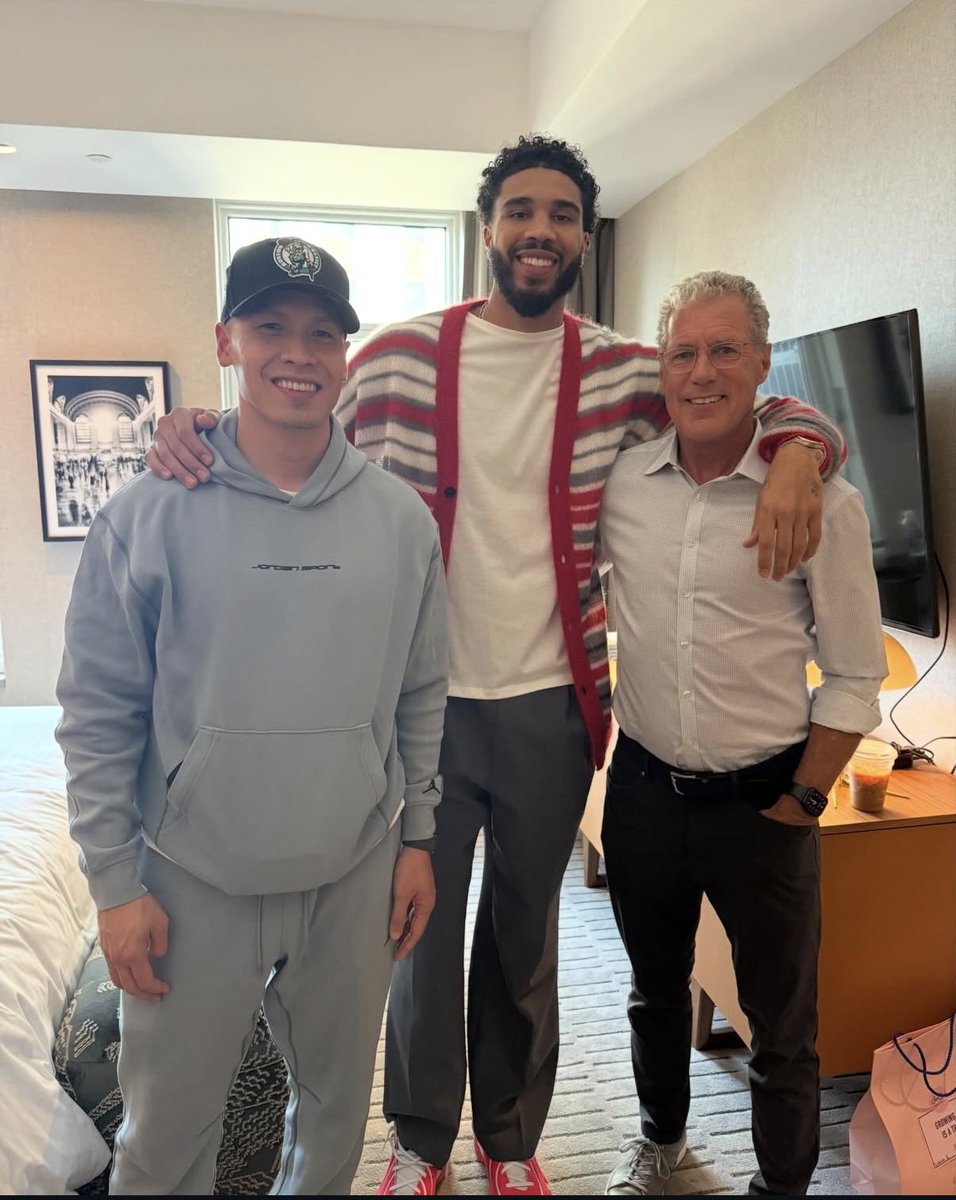 Riley ❄️ tweet media