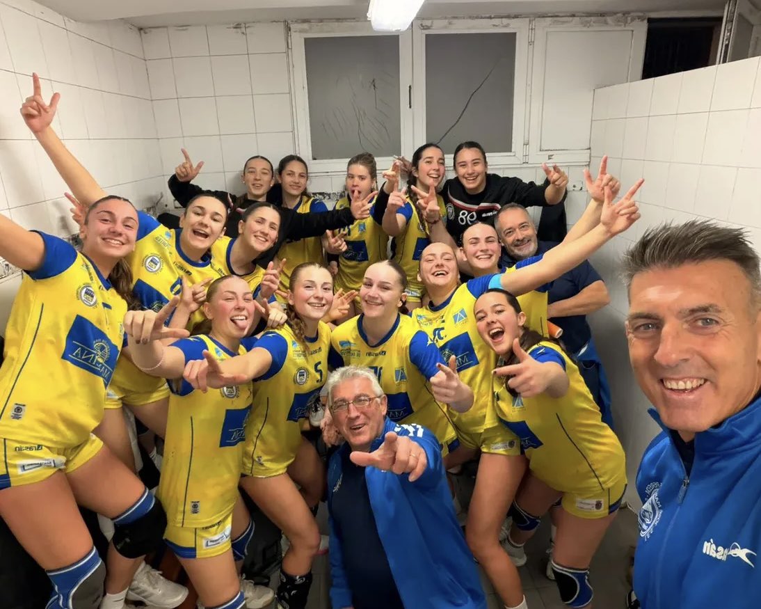 fcantabrabm's tweet photo. @bmSinfin @BMTorrelavega @bmiespereda 🤾🏻‍♀️ 𝐒𝐄𝐂𝐓𝐎𝐑 𝐉𝐔𝐕𝐄𝐍𝐈𝐋 𝐅𝐄𝐌𝐄𝐍𝐈𝐍𝐎
🔸 Clínica Ofelia Casanueva @bmpereda 
🔸 Mancina @bmpereda 
🔸 Inerzia @hbcamargo74 
🔸 Bathco @BMTorrelavega 

👏🏼 ¡Enhorabuena a todos los equipos!

🇵🇱 #TerritorioBalonmano https://t.co/HcoRDed4k2