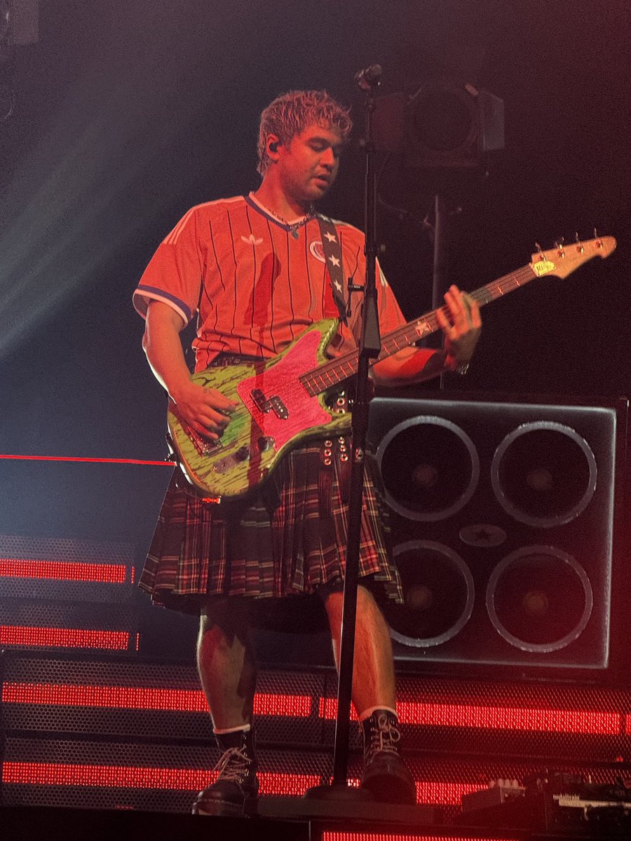 5SOS UPDATES ★ tweet media