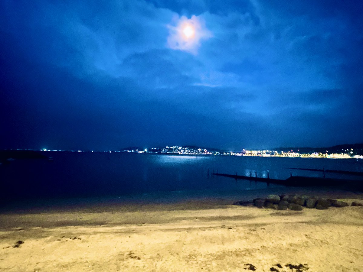ShesfromWales's tweet image. Almost time for the ‘Pink Moon’ full moon due at the start of April 🏴󠁧󠁢󠁷󠁬󠁳󠁿💓🌝#fullmoon #NatureVibes #pinkmoon #seascape #northwales #beautylovers #beachvibes