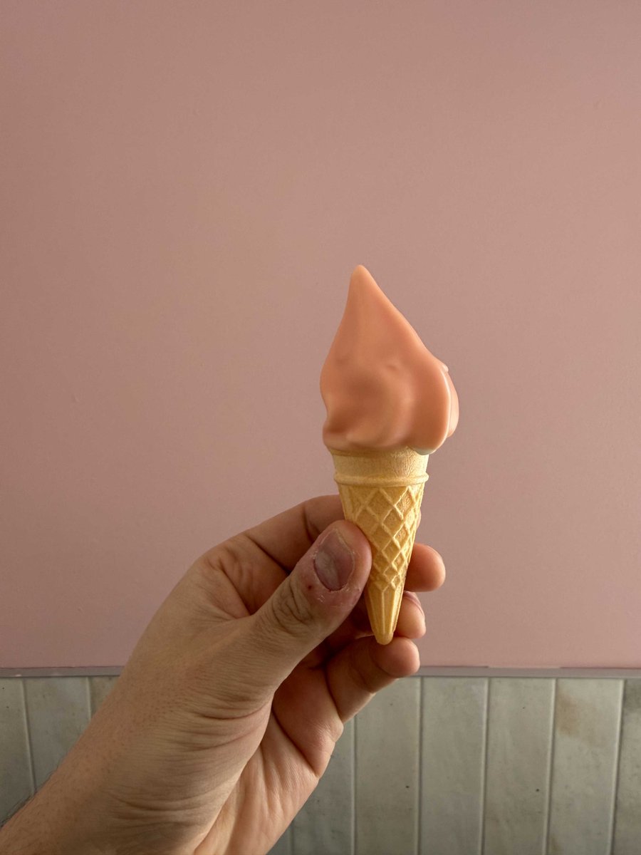 Guillaumeabbat's tweet image. Ma partie préférée de mon travail: tester les nouveautés des restaurants. 

Ce matin, on a essayé plusieurs nouveaux enrobages pour @cremeriechezmamie , 24 pour être précis 😅🍦

Mais là, je veux savoir : quels enrobages aimeriez-vous voir apparaître au menu ? 👀✨

#Test