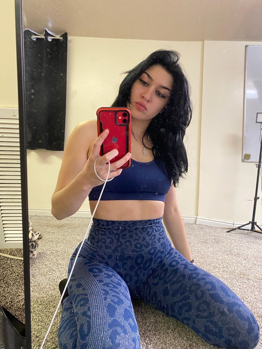 BrayaDeLune tweet media