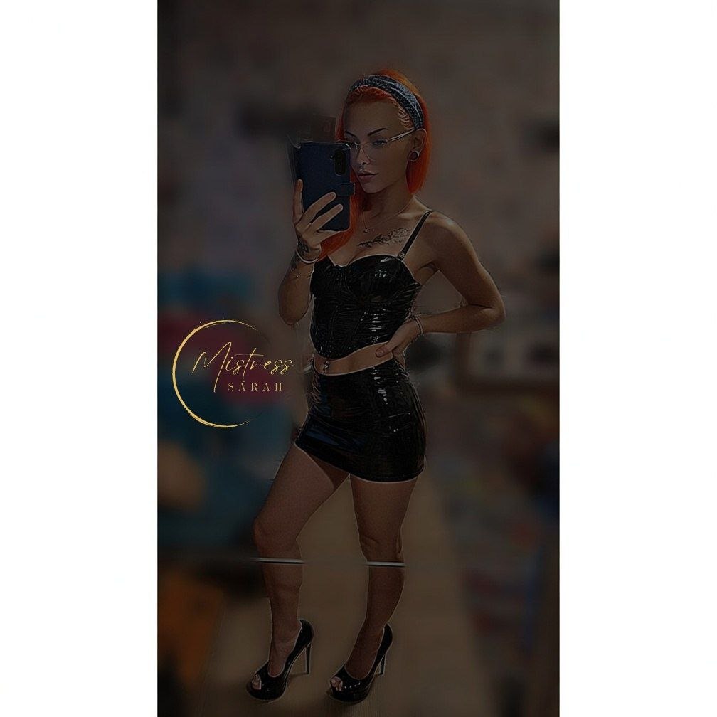 Findom_Herrin22's tweet photo. Du denkst immer noch, du könntest Mir und deiner Sucht entkommen? 
Falsch gedacht. Du bist und bleibst eine abhängige Zahlsau.💰🫰

Retweet Findom Moneydom Leder
Latex Fetisch Zahlsklave Finsub https://t.co/syiHGciNb2