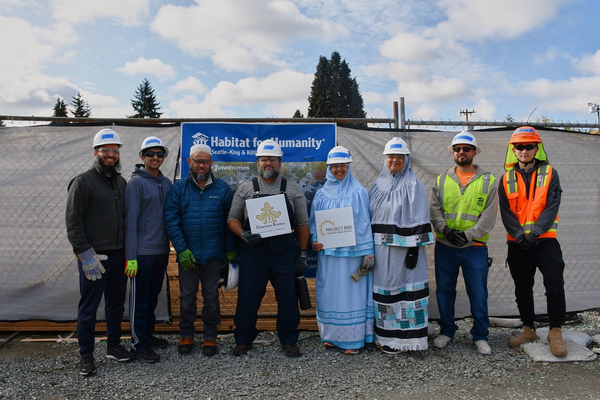 habitatskc's tweet photo. Thank you to @Bohras_USA for coming out to volunteer with us on Saturday at Yarrow Townhomes in South Park! π οΈπ‘
@ProjectRiseDB #TheDawoodiBohrasUSA #ProjectRiseDB https://t.co/vedkeGsBvU