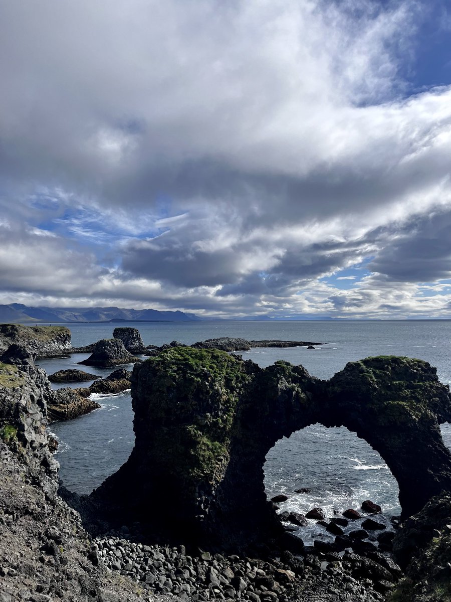 Dakotamommi's tweet photo. #iceland #nature #therapy https://t.co/5DeBsLW0Ia