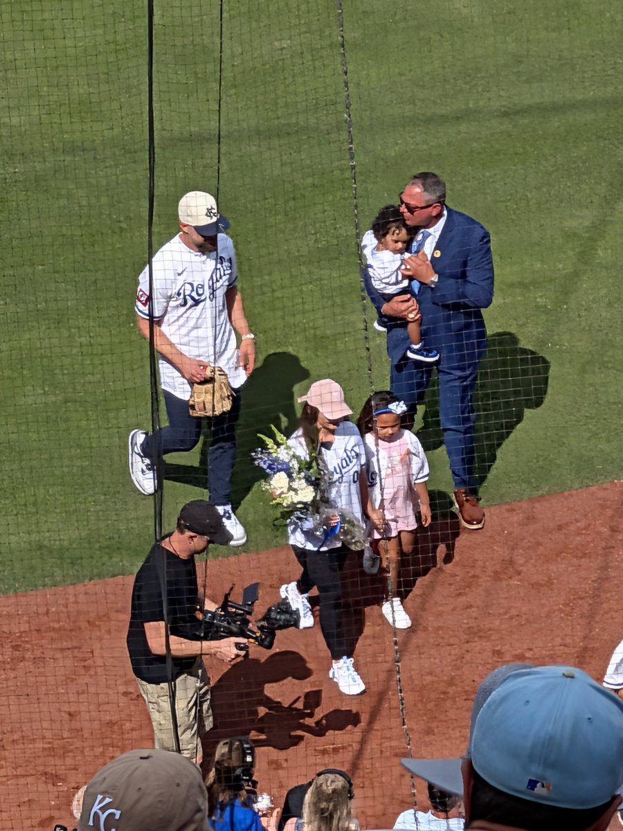 BryantNewby's tweet photo. That's a GM with heart!  #fountainsup https://t.co/L20fjnKNgF