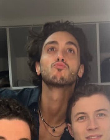 Off Campus Report 🗞️ tweet media