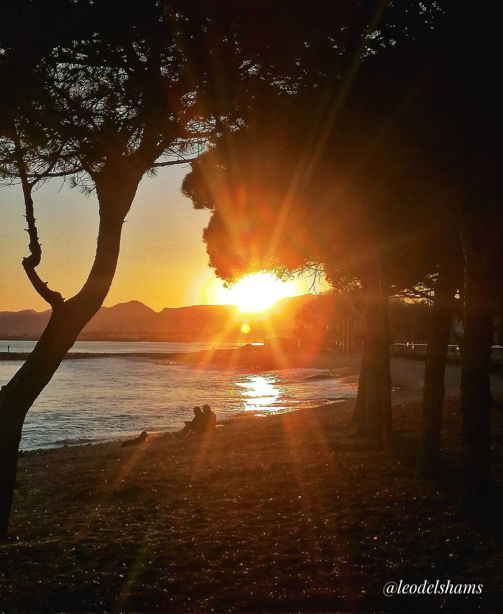ldelshams's tweet photo. Cambrils. Platja del Cavet. Posta de sol. #postadesol. #sunset. #cambrilscomerç. #testimocambrils. #cambrilsturisme. #cambrils. #tarragonaturisme. #platgescatalanes. https://t.co/SR0HSeJkp9