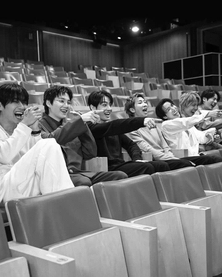 BTS Updates, News & Charts ⁷ tweet media