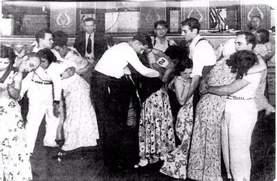 pawpaw_ray's tweet image. 🕺It is “Dance Marathon Day”💃
#Kids challenges:
⭐️See how long #Dance Marathons lasted in the 1930s!
⭐️Try dancing 45 minutes, doing:
--The Twist,
--The Jerk,
--The Pony,
--and The Mashed Potato!
⭐️Try dancing 45 minutes, doing country-line-dancing!