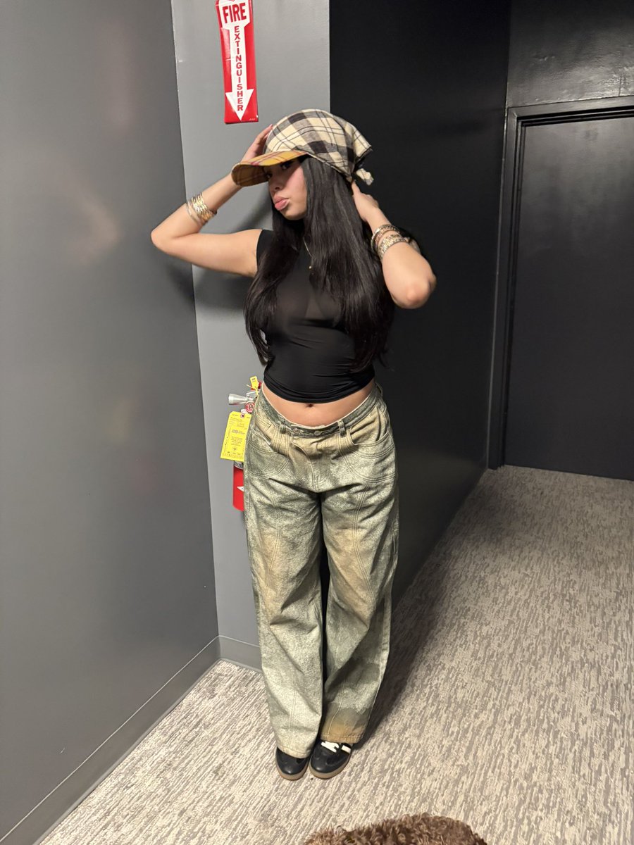 don’t ask me bout nobody u don’t see me wit!