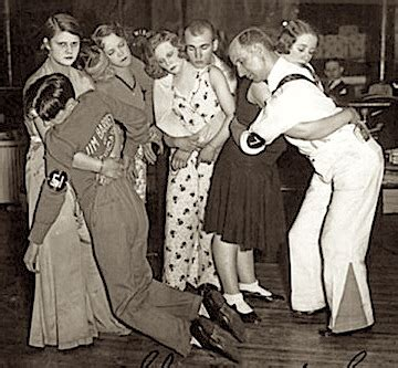 pawpaw_ray's tweet image. 🕺It is “Dance Marathon Day”💃
#Kids challenges:
⭐️See how long #Dance Marathons lasted in the 1930s!
⭐️Try dancing 45 minutes, doing:
--The Twist,
--The Jerk,
--The Pony,
--and The Mashed Potato!
⭐️Try dancing 45 minutes, doing country-line-dancing!