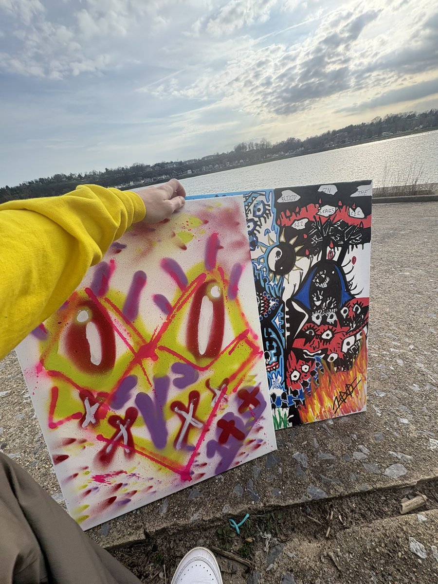 𝒪 ‘s tweet media