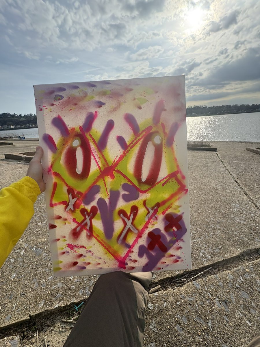 𝒪 ‘s tweet media