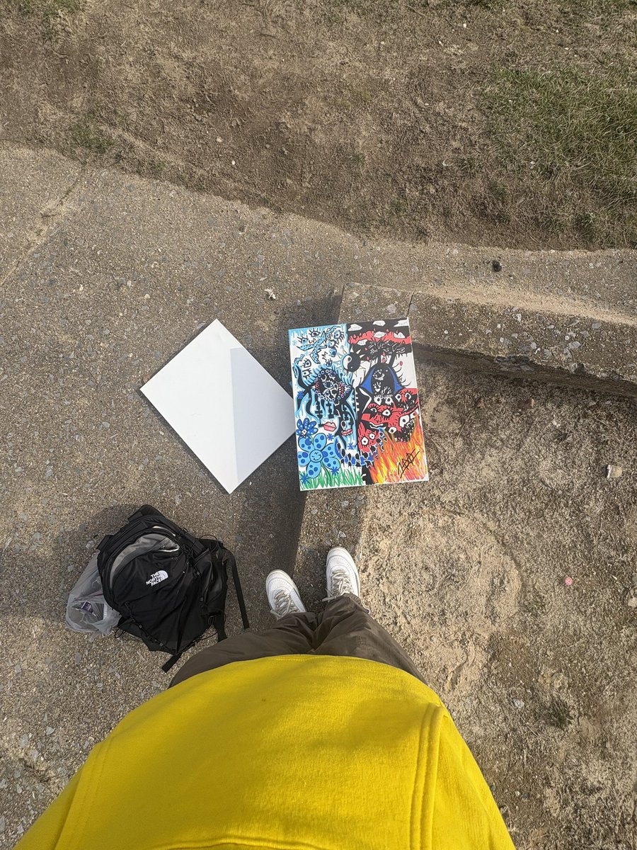 𝒪 ‘s tweet media