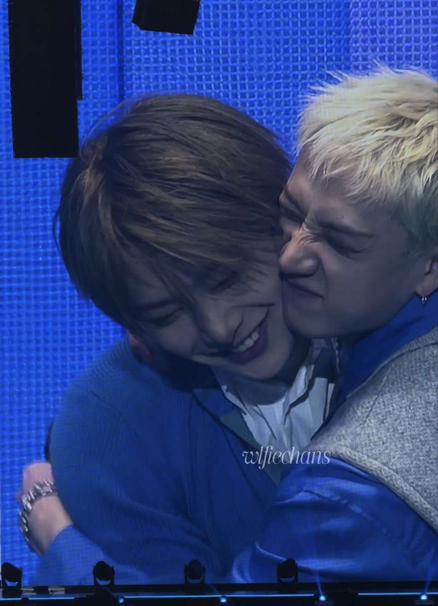 hourly bang chan tweet media