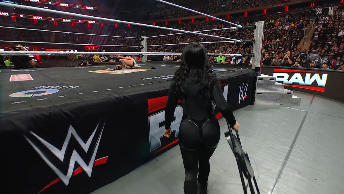 Comicmandan tweet media