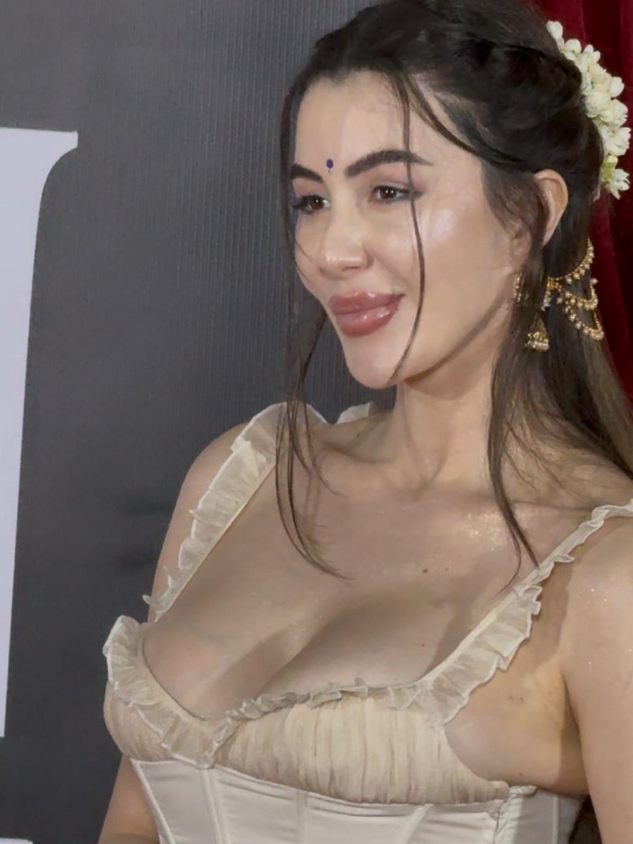 Prachi Rawat tweet media