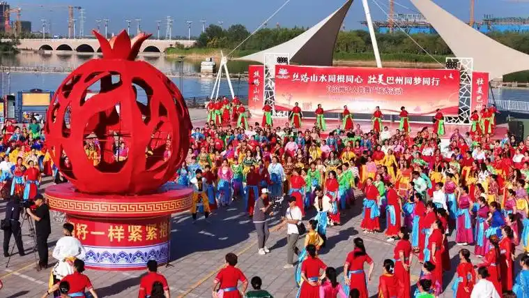 geluokek tweet media