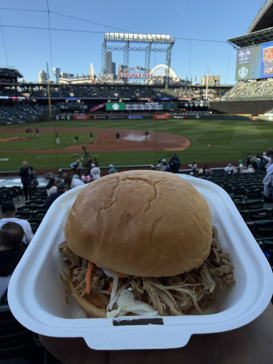 millerdna's tweet image. Damn cold out tonight, but it’s crisp and clear!  Pork sandwich on Opening Day, and back to Moto for tonight.  #seausrise #tridentsup #mariners